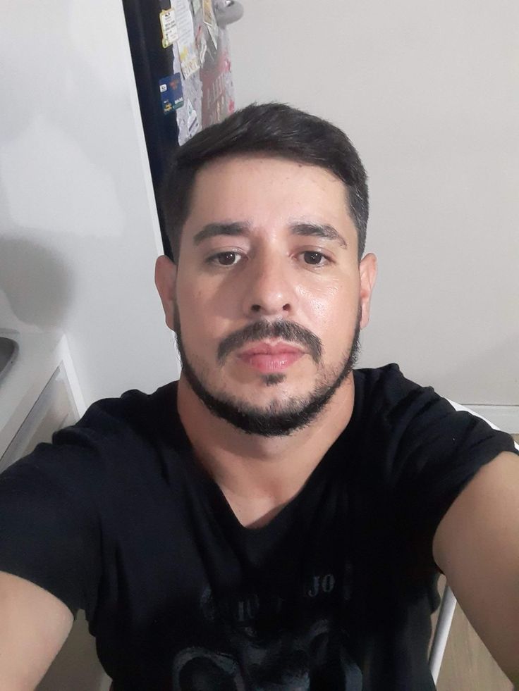 <em>Luis R.</em>